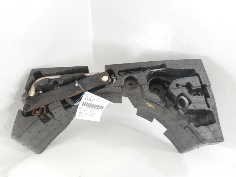 06 Volkswagen Passat Emergency Spare Tire Jack & Tool Kit W/ Foam Housing OEM