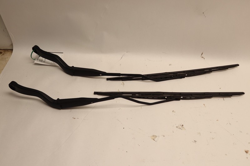 2011-2017 DODGE RAM 2500 3500 WINDSHIELD LEFT & RIGHT WIPER ARM PAIR OEM