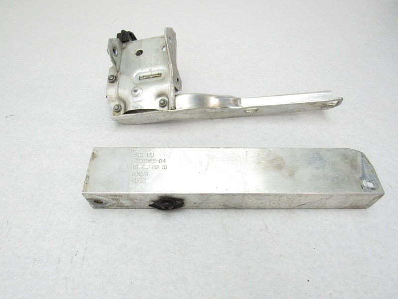BMW 650I 650 F06 2013 Front Right Bumper Reinforcement Mount Bracket Set 13-16;Y