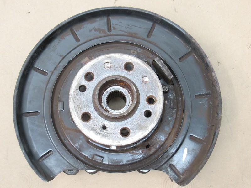 Mercedes R350 W251 2011 3.5L AWD Rear Left Suspension Spindle Knuckle Hub 06-13;