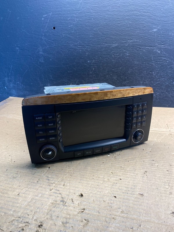 2006-2009 Mercedes W251 R350 Head Command Navigation Radio 6 CD Player AD6573 DG