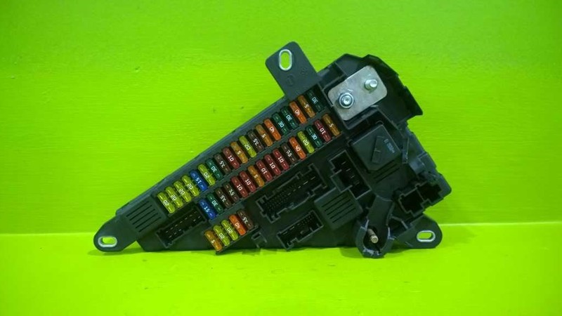 10 528i 535i 550i 750i TRUNK FUSE RELAY BOX OEM 3139-43
