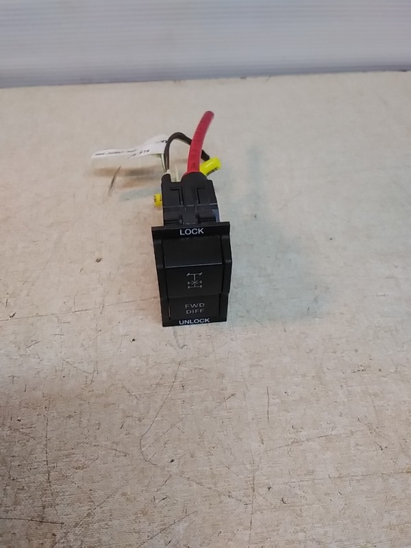 Freightliner A12-26539-002 Forward Tandem Differential Lock Valve