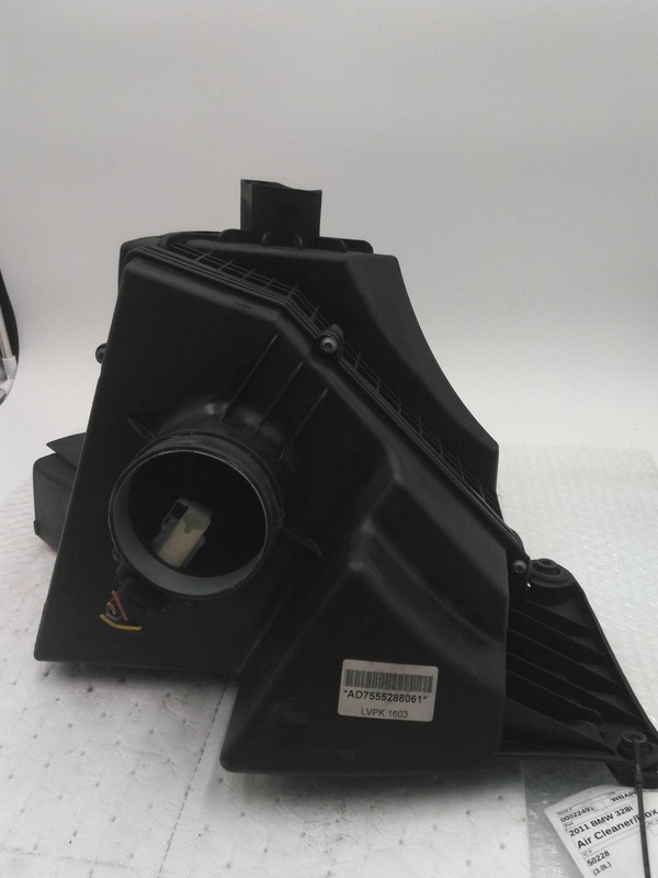 2011 BMW 328I Air Cleaner Assembly OEM Black 3.0L 108K Miles Used Part