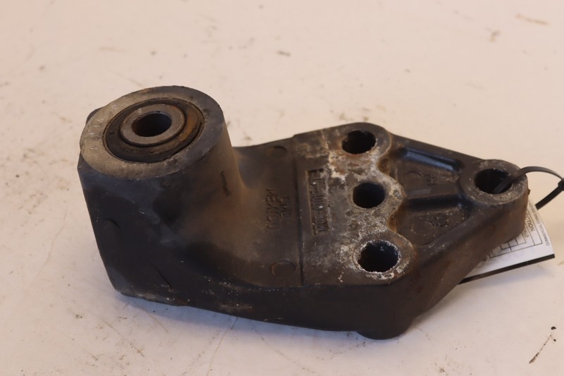 2008-2025 FREIGHTLINER CASCADIA 125 FRONT STEER AXLE SPRING MOUNT HANGER OEM