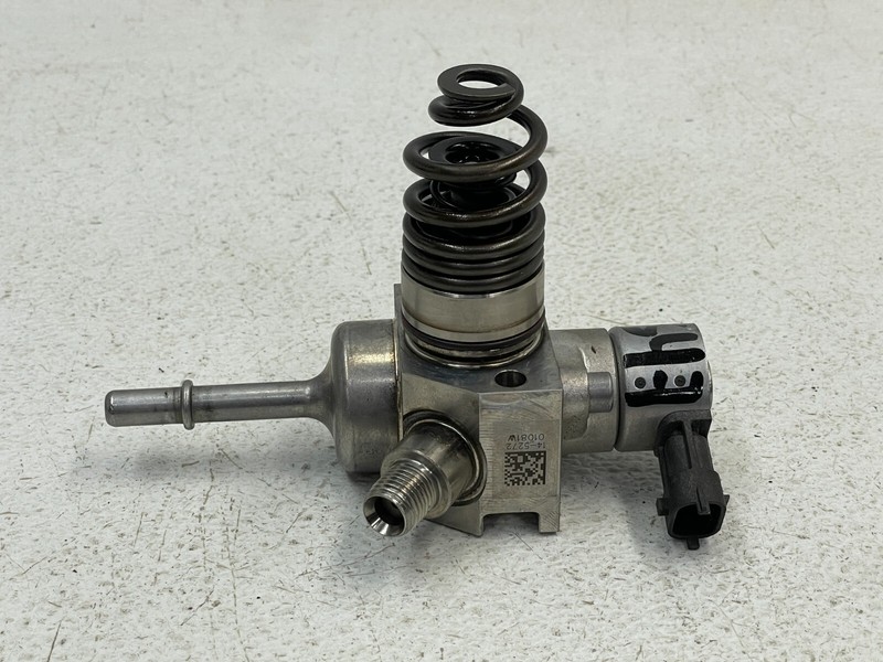 16 17 18 Chevrolet Camaro SS Engine High Pressure Fuel Pump 6.2L 1547 OEM