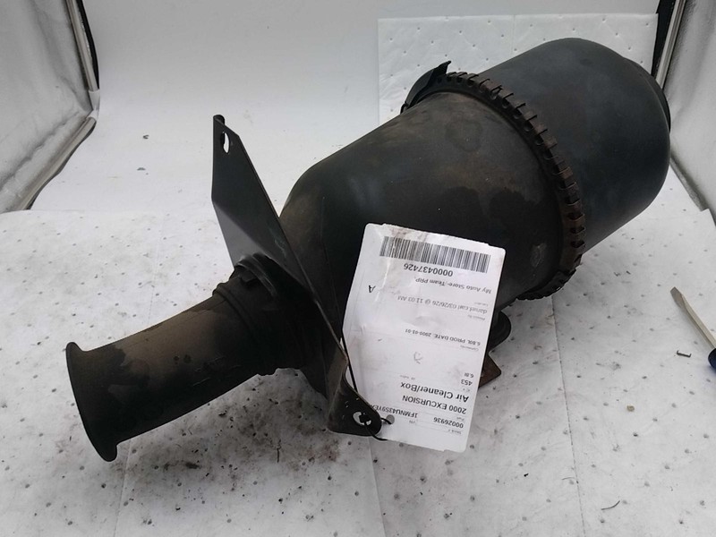 Used Air Cleaner Assembly fits: 2000 Ford Excursion 6.8 Grade A