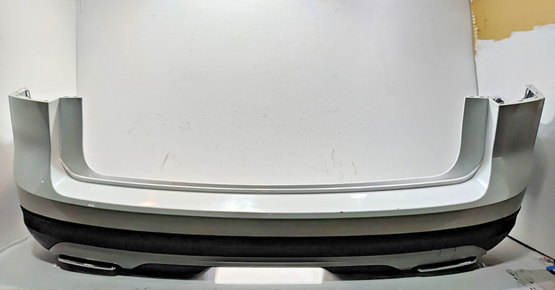 2018 - 2020 VOLKSWAGEN ATLAS REAR BUMPER COVER ASSEMBLY OEM 0Q0Q Pure White