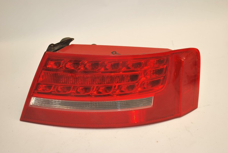 2008-2012 AUDI A5 REAR RIGHT SIDE QUARTER PANEL OUTER TAIL LIGHT LED LAMP OEM