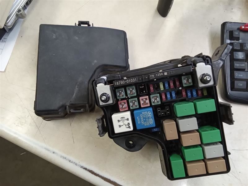 Fuse Box Engine Left Hand Engine Compartment Fits 15-17 VELOSTER 116064
