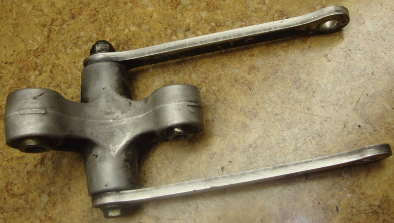 2004 Suzuki GSX-R750 GSXR7 GSXR750 Rear Back Mono Shock Absorber Linkage Mount