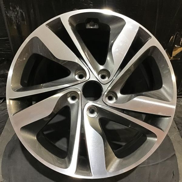 2014-2016 Hyundai Elantra 70860 A Wheel 17x7 Rim Charcoal Machined 529103X850