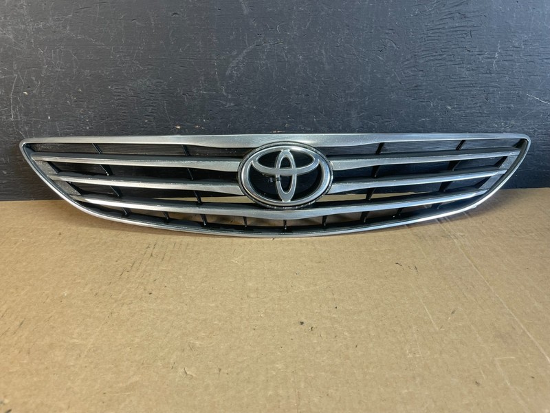 2005 to 2006 Toyota Camry Front Upper Grill Grille Oem AD0204 DG