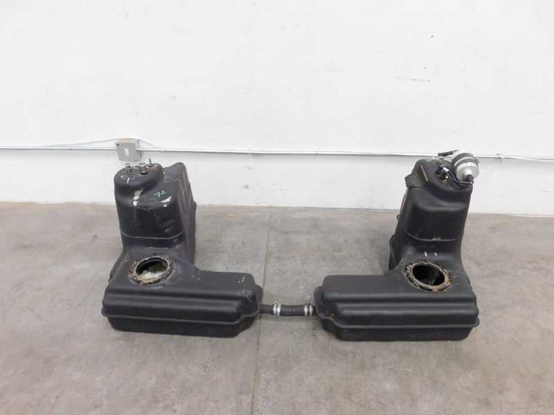 2014 11 12 15 Audi R8 V10 Fuel / Gas Tanks #0146 I7