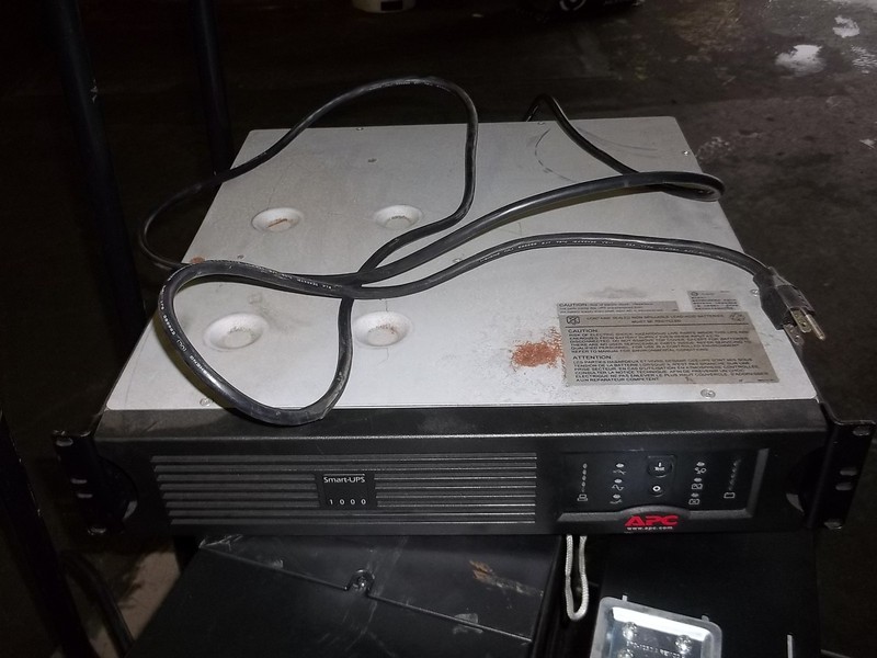 APC SUA1000RM2U Uninterruptible Power Supply Smart-UPS