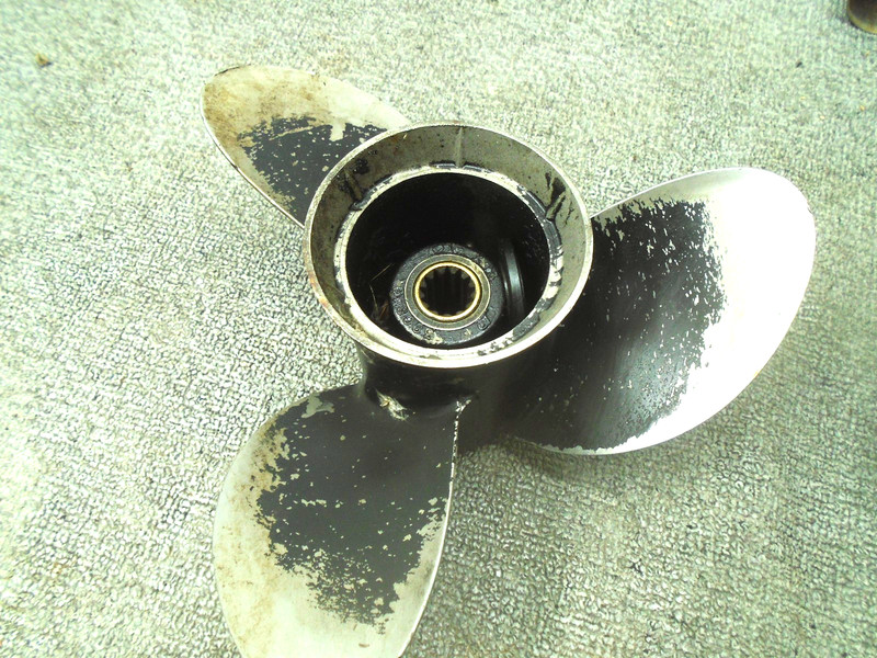 JOHNSON/EVINRUDE OMC STAINLESS PROPELLER 390849 R/H STD 12 1/2 DIA X 13P