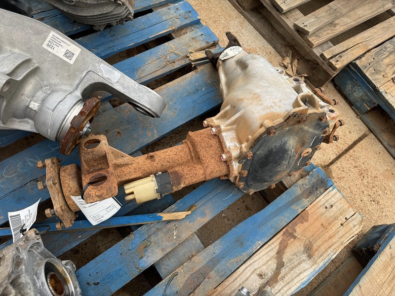 2015-2016 SIERRA SILVERADO 2500 FRONT CARRIER DIFFERENTIAL 3.73 RATIO GT4 AACN
