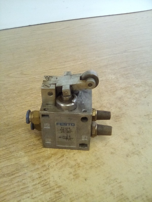 Festo R-5-1/4B Valve 8996