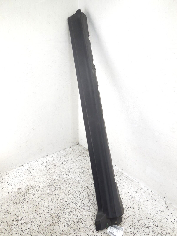 2017 17 Maserati Levante Rocker Panel Side Skirt Moulding Passenger Right OEM