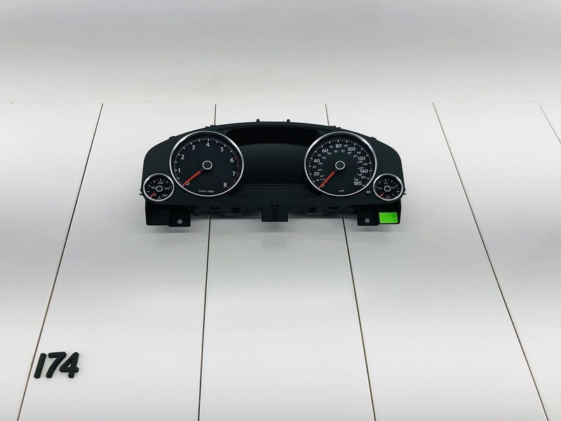 11-12 VOLKSWAGEN TOUAREG 3.6L V6 LEFT SIDE INSTRUMENT CLUSTER SPEEDOMETER OEM