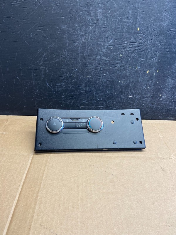 2020 to 2024 FordExplorer Rear Climate Control Panel Trim Oem AD2042 DG