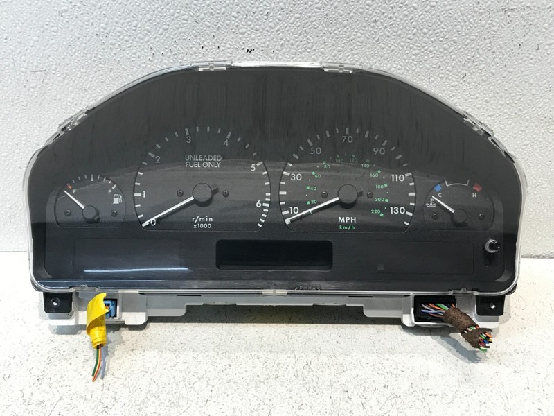 1998 Land Rover Range Rover Speedometer Cluster Gauge OEM YAC113460