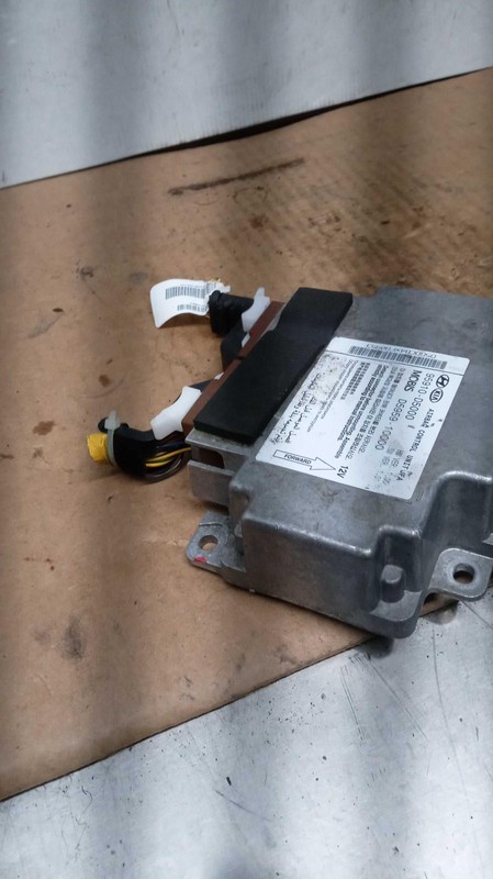 Used Air Bag Module fits: 2016 Kia Optima Air Bag center console ID 95910D5000 G