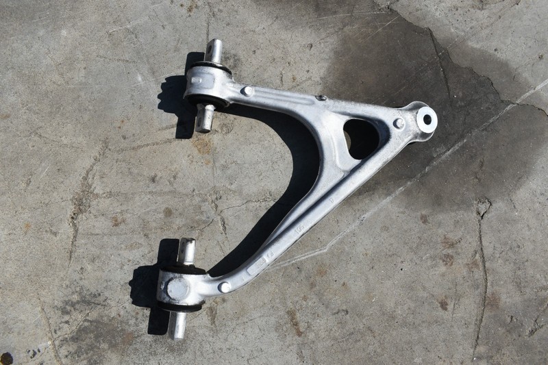2005-2013 C6 CORVETTE LH DRIVER UPPER CONTROL ARM *USED* OEM ORIGINAL *10307580*