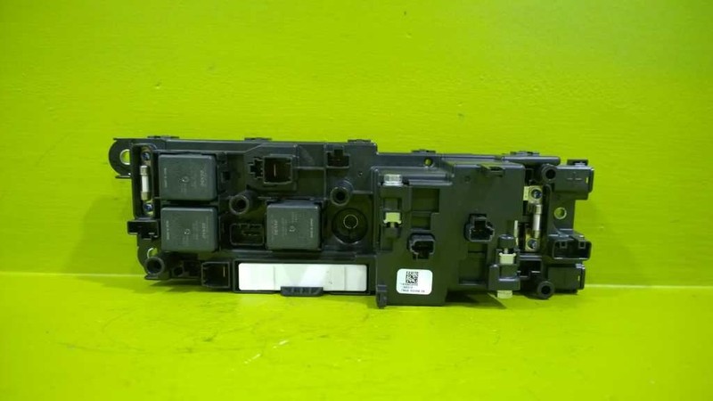13 14 15 16 17 18 C-MAX HYBRID BATTERY FUSE RELAY MODULE OEM 3260-55