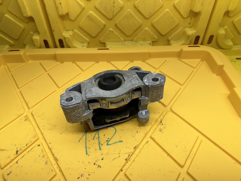 2019 - 2024 NISSAN ALTIMA 2.5L ENGINE LEFT MOUNT SUPPORT INSULATOR BRACKET OEM