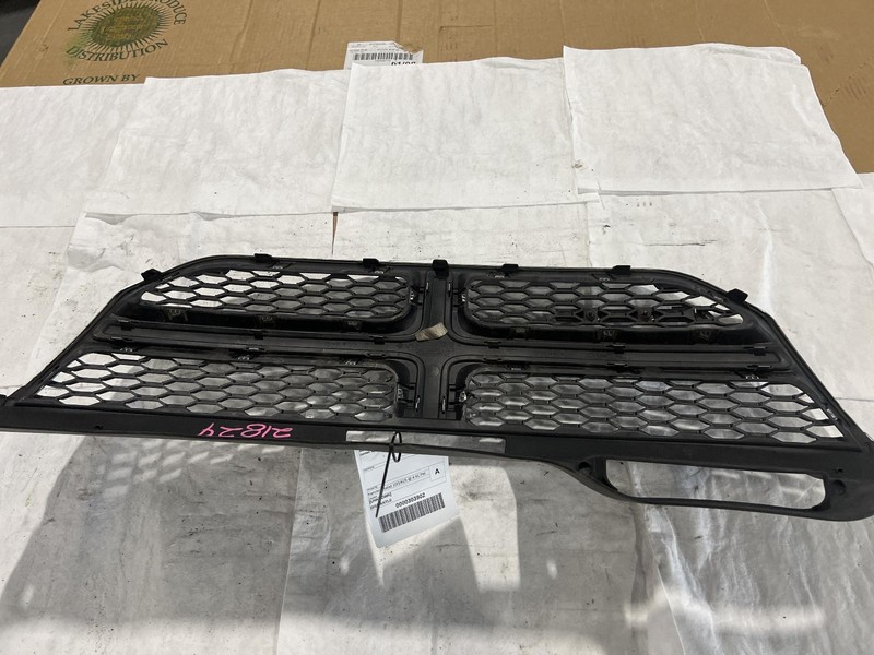 2017 Dodge Journey OEM Grey Grille 4DR SUV, Used, Warranty 6 Months