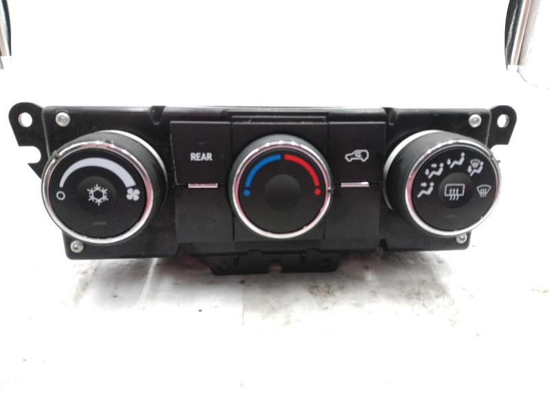 GMC Acadia 2014 155K mi. Front Temperature Control 22754446 2414