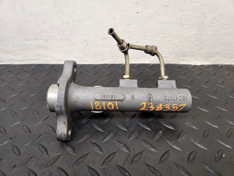 00-04 Chevrolet S10 Pickup Brake Master Cylinder OEM 18060793