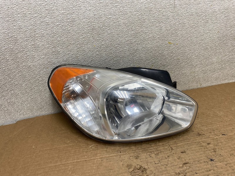2006 to 2011 Hyundai Accent Sedan Right PassengerHalogen Headlight Z3131 DW