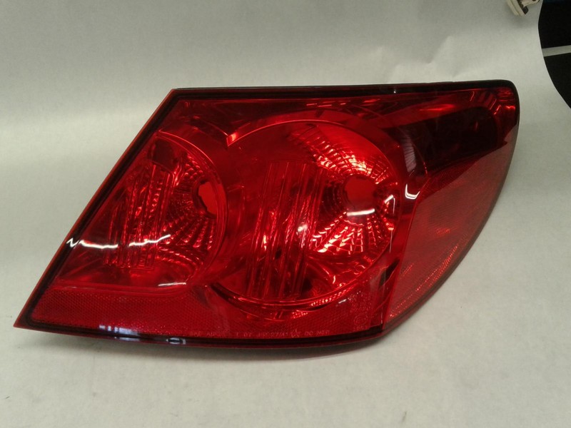 09-'10 CHRYSLER SEBRING Sedan Right passenger outer Taillight OEM