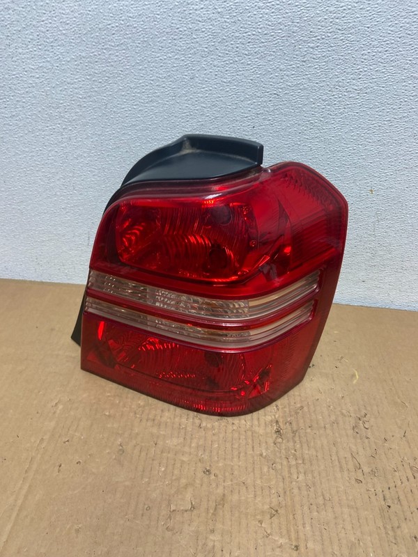 2001 2002 2003 Toyota Highlander Right Passenger RH Tail Light Oem AD1019 LK
