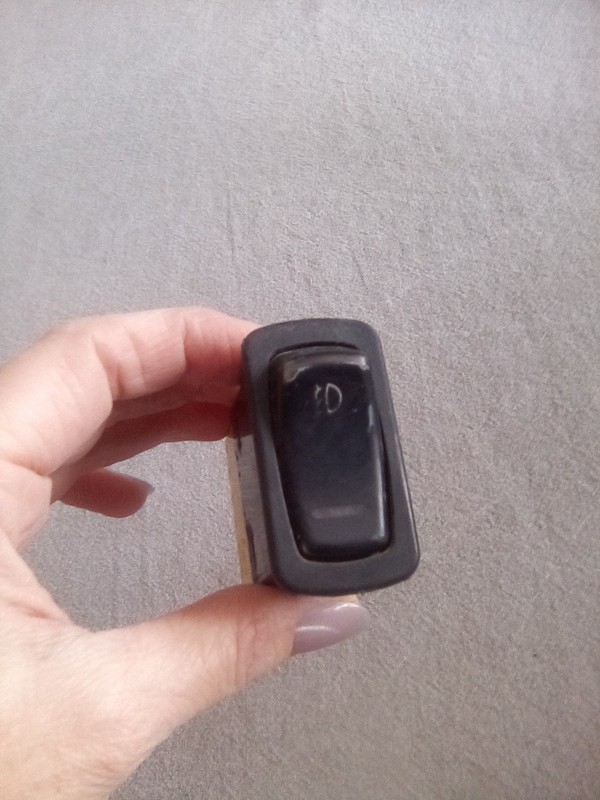 Mack 1MR4323M3 Fog Light Switch W/Connector