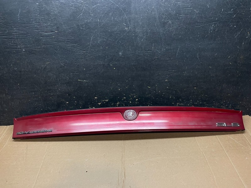 2000 to 2004 Cadillac Seville SLS Rear 3rd Break Light LID Trunk OEM Z5736 DG