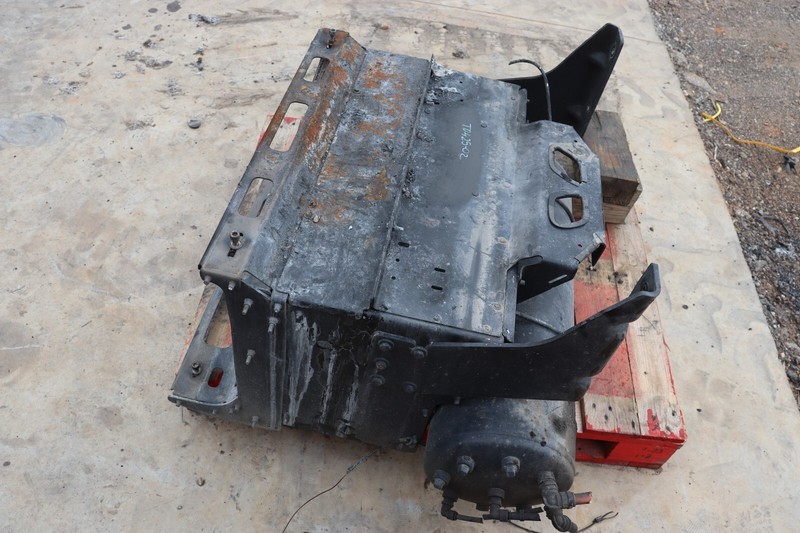2013-2022 KENWORTH T680 PACCAR MX-13 BATTERY BOX TRAY W/ TANK N10-6184-4222 OEM