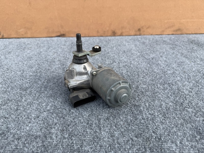 FORD BRONCO SPORT 2021-2025 OEM FRONT WINDSHIELD WIPER MOTOR ASSEMBLY
