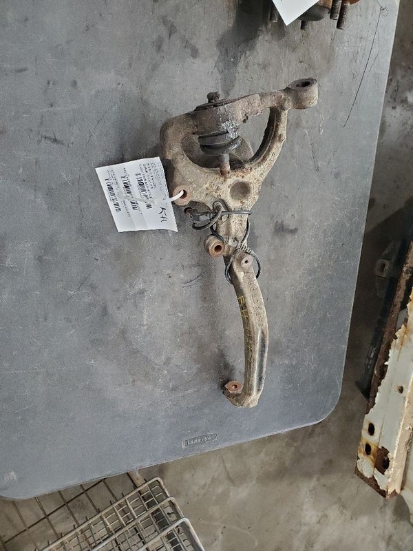 Passenger Right Front Spindle/Knuckle RWD Fits 05-11 300 300564