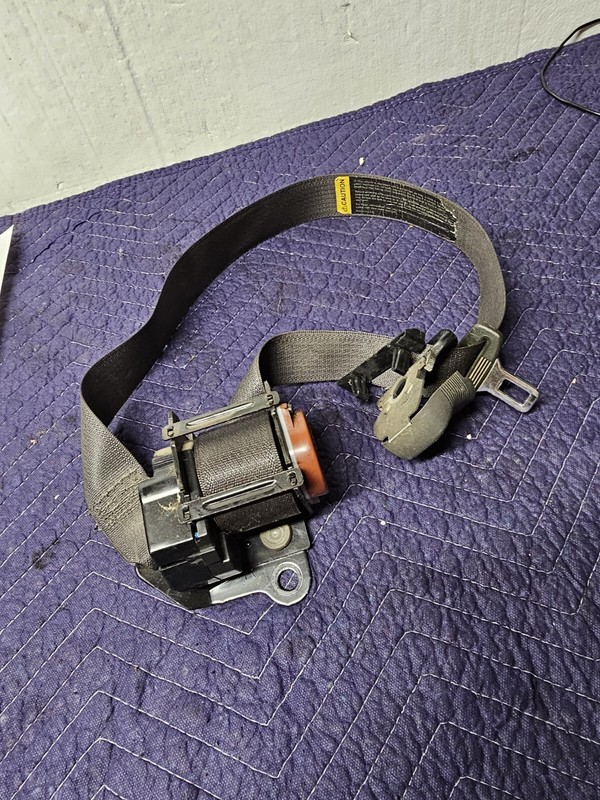 Used Front Right Seat Belt fits: 2002 Chevrolet Express 1500 van passenger retra