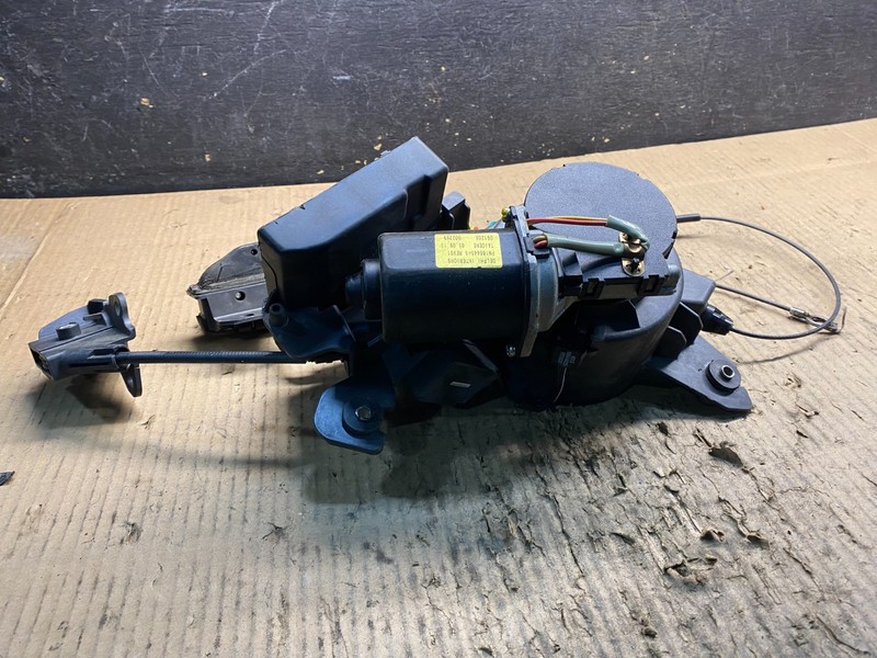 2007-2014 Kia Sedona Left Electric Power Sliding Door Motor Regulator Y1436 DG