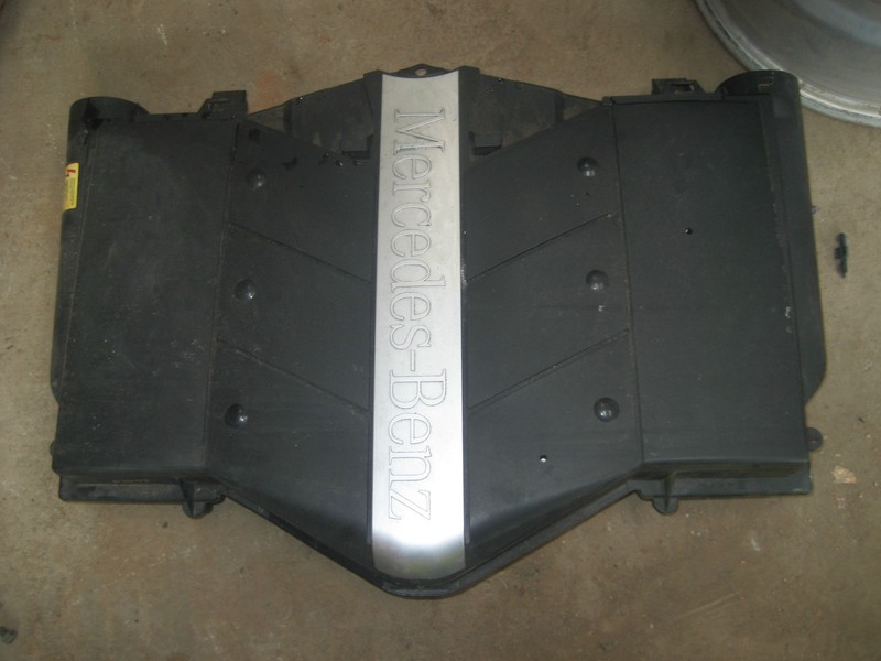 01 02 03 04 05 06 MERCEDES-BENZ C240 ENGINE AIR CLEANER BOX COVER ASSEMBLY