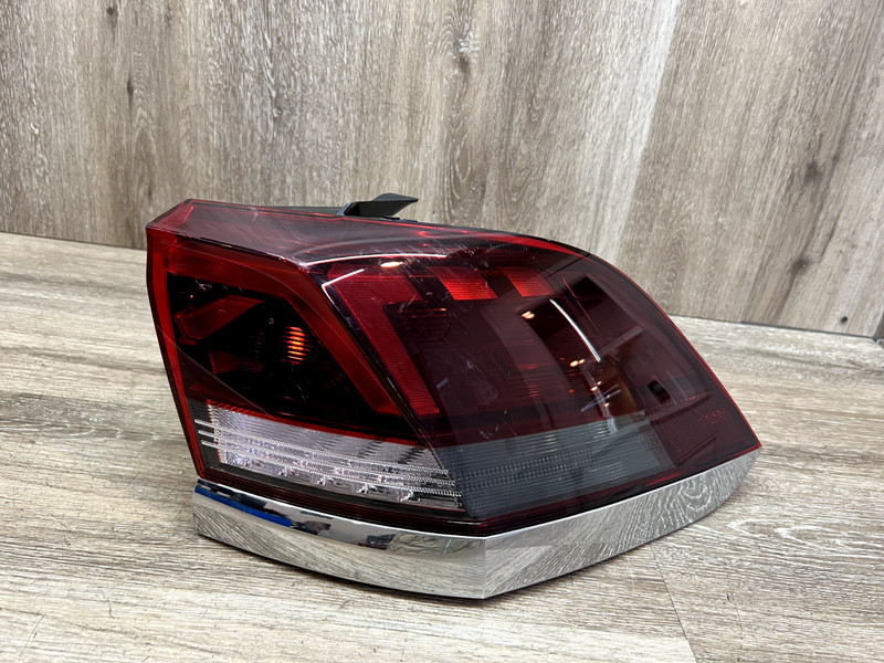 2024 VOLKSWAGEN ATLAS CROSSRH TAIL LIGHT ASSY OEM PART# 3CM-945-208-D