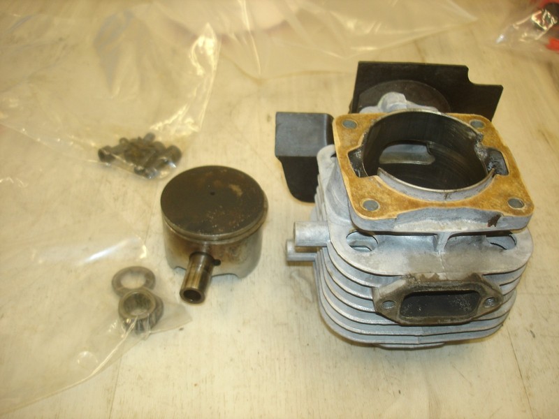Jonsered 70e piston cylinderSEE FULL DESCRIPTION chainsaw part only