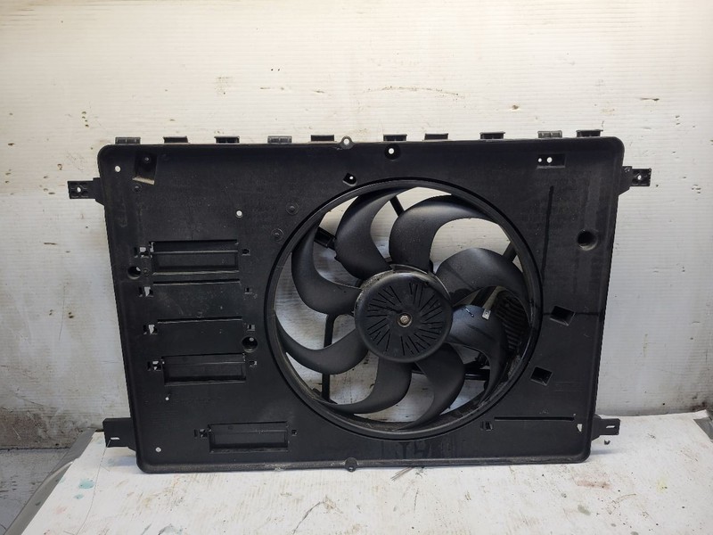 Radiator Fan Motor Fan Assembly XC70 Fits 11-16 VOLVO 70 SERIES 1594271