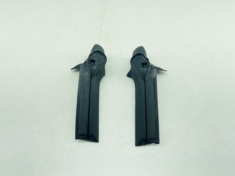 2006–2009 Pontiac Solstice Rear Quarter Tulip Panel Weatherstrip Seal Set OEM