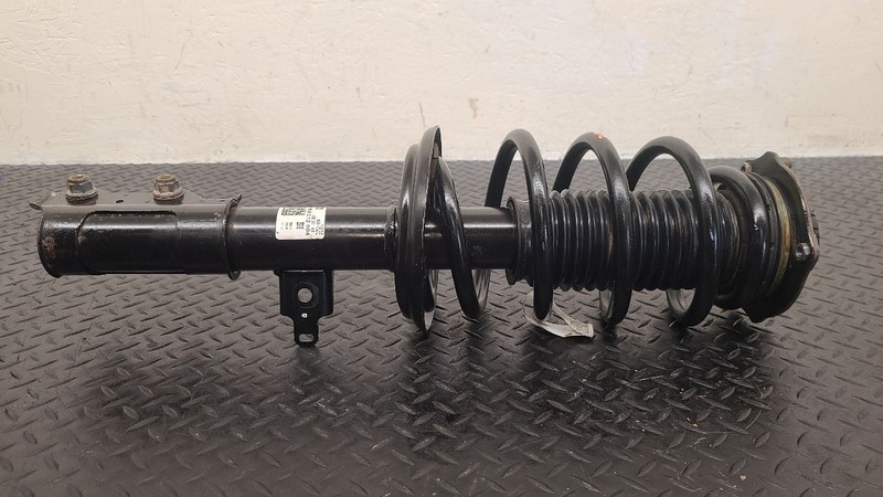 18-24 Chevrolet Traverse Front Right Suspension Strut Assembly OEM 84257826