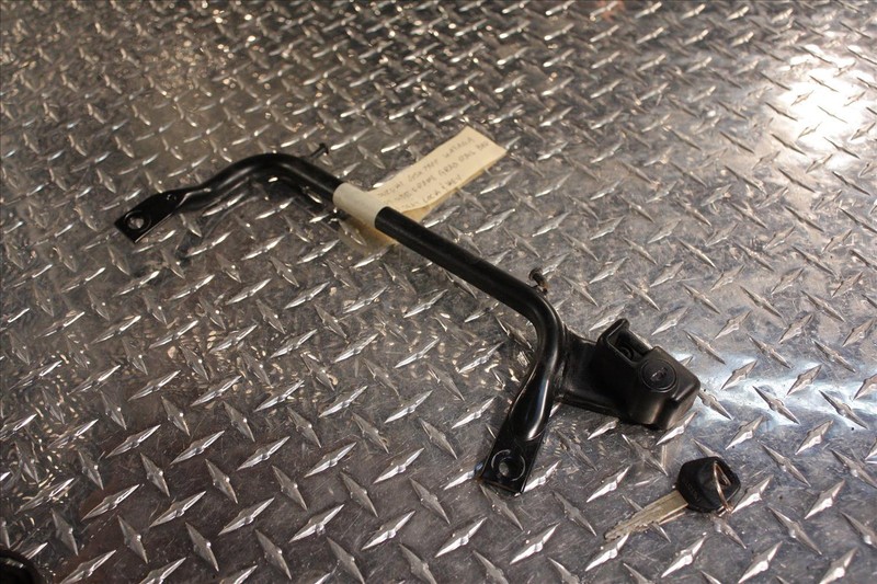 03 SUZUKI GSX 750 F KATANA LEFT SIDE FRAME GRAB RAIL BAR SEAT LOCK KEY GSX750